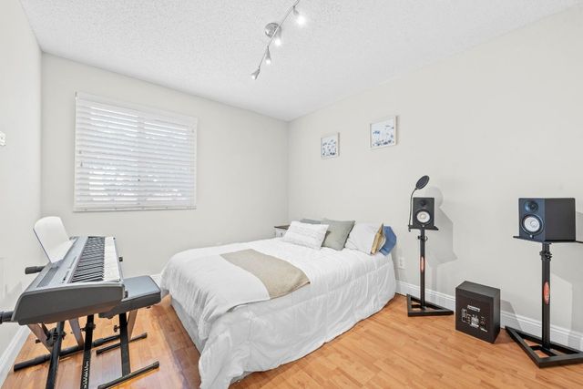 1422 SW 106th Way, Davie, FL 33324