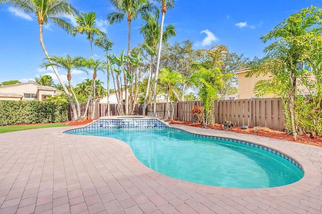 1422 SW 106th Way, Davie, FL 33324