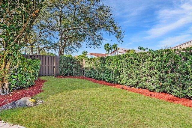 1422 SW 106th Way, Davie, FL 33324