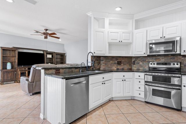 1422 SW 106th Way, Davie, FL 33324