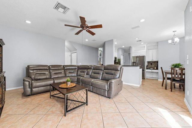 1422 SW 106th Way, Davie, FL 33324