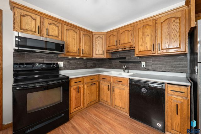 2804 E 19th St Street, Sioux Falls, SD 57103