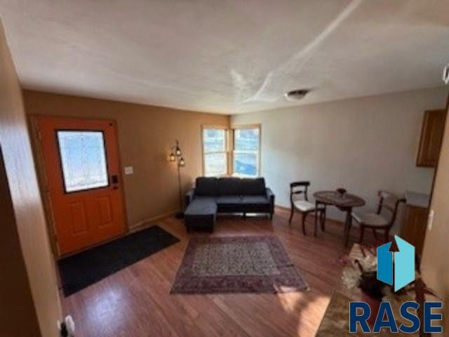 2804 E 19th St Street, Sioux Falls, SD 57103