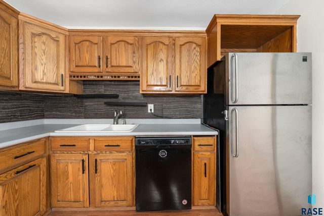 2804 E 19th St Street, Sioux Falls, SD 57103