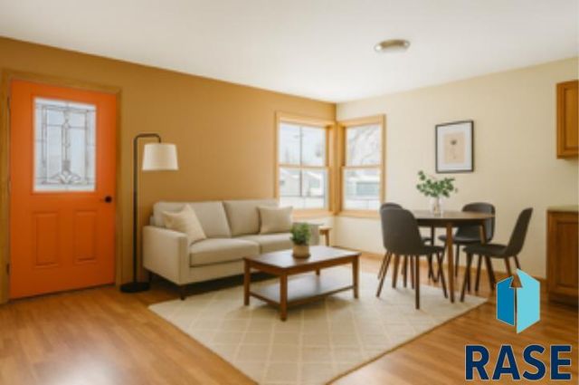 2804 E 19th St Street, Sioux Falls, SD 57103