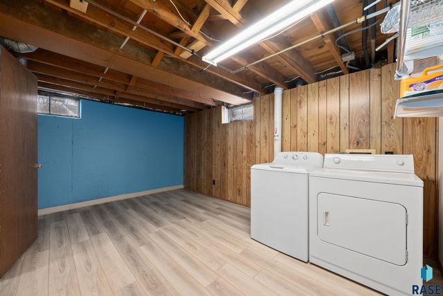 2804 E 19th St Street, Sioux Falls, SD 57103