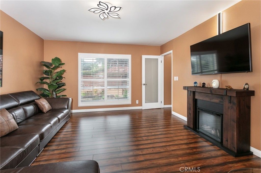 Image 12 of property listing at 20925 Almazan Road, Woodland Hills, CA 91364