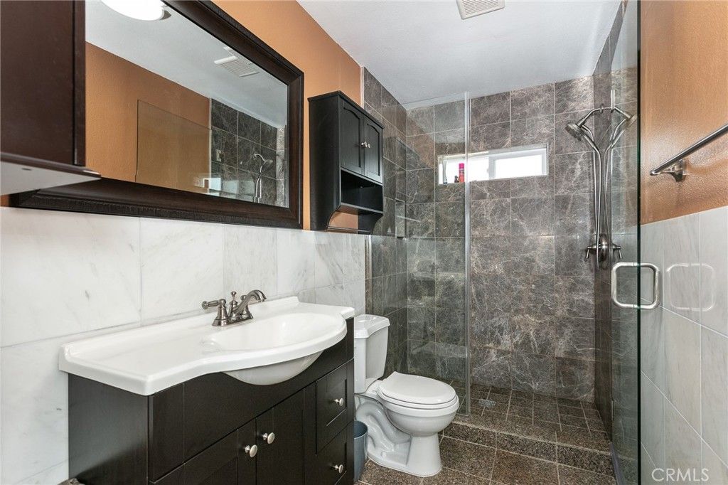 Image 16 of property listing at 20925 Almazan Road, Woodland Hills, CA 91364