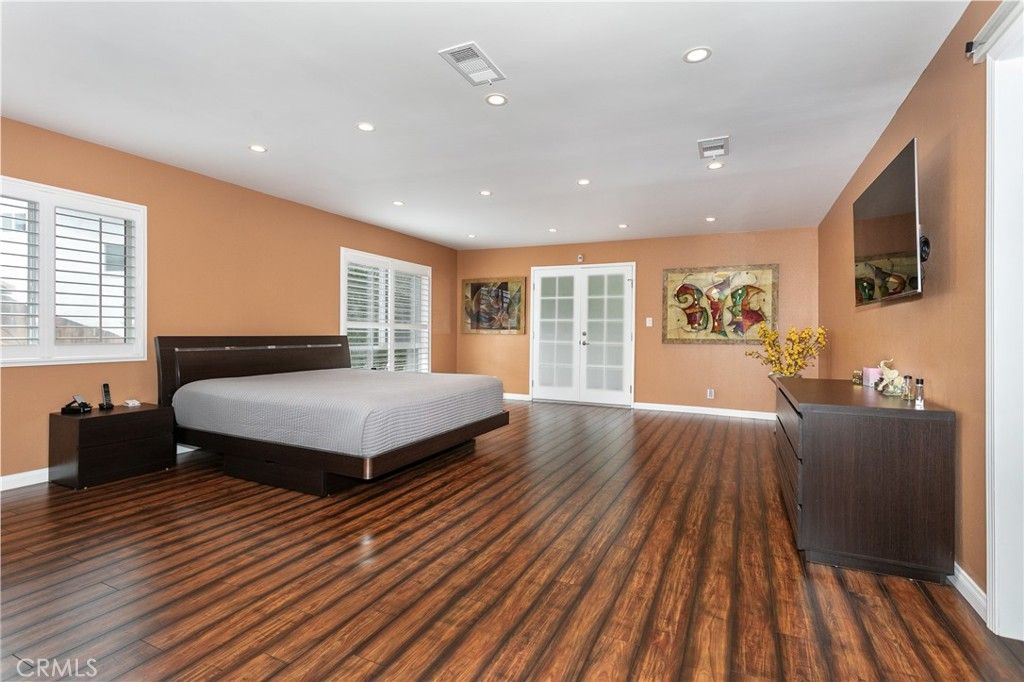 Image 17 of property listing at 20925 Almazan Road, Woodland Hills, CA 91364