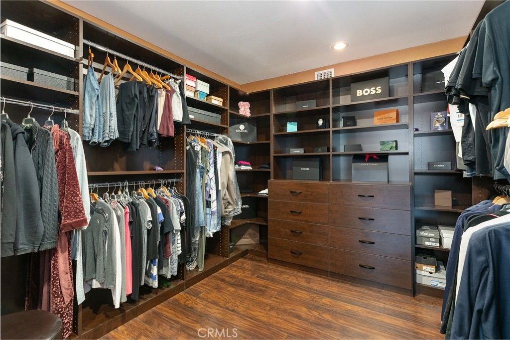 Image 20 of property listing at 20925 Almazan Road, Woodland Hills, CA 91364