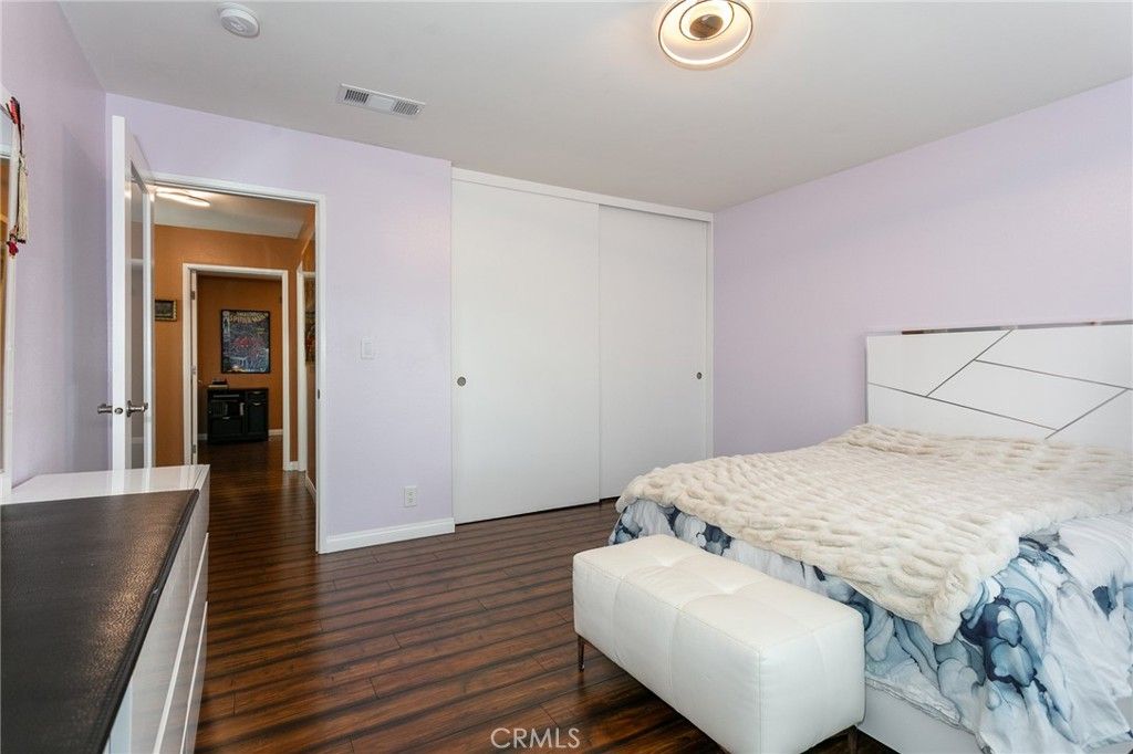 Image 23 of property listing at 20925 Almazan Road, Woodland Hills, CA 91364