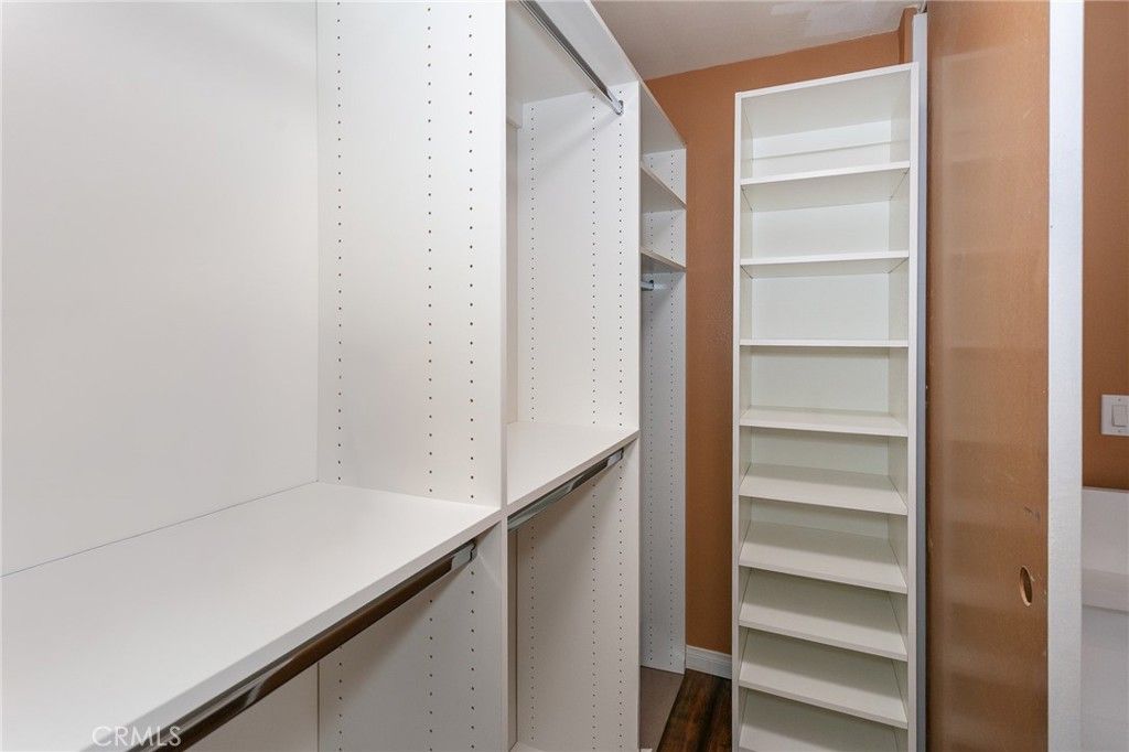 Image 26 of property listing at 20925 Almazan Road, Woodland Hills, CA 91364