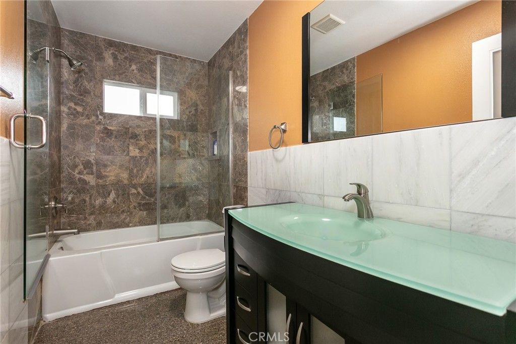 Image 27 of property listing at 20925 Almazan Road, Woodland Hills, CA 91364