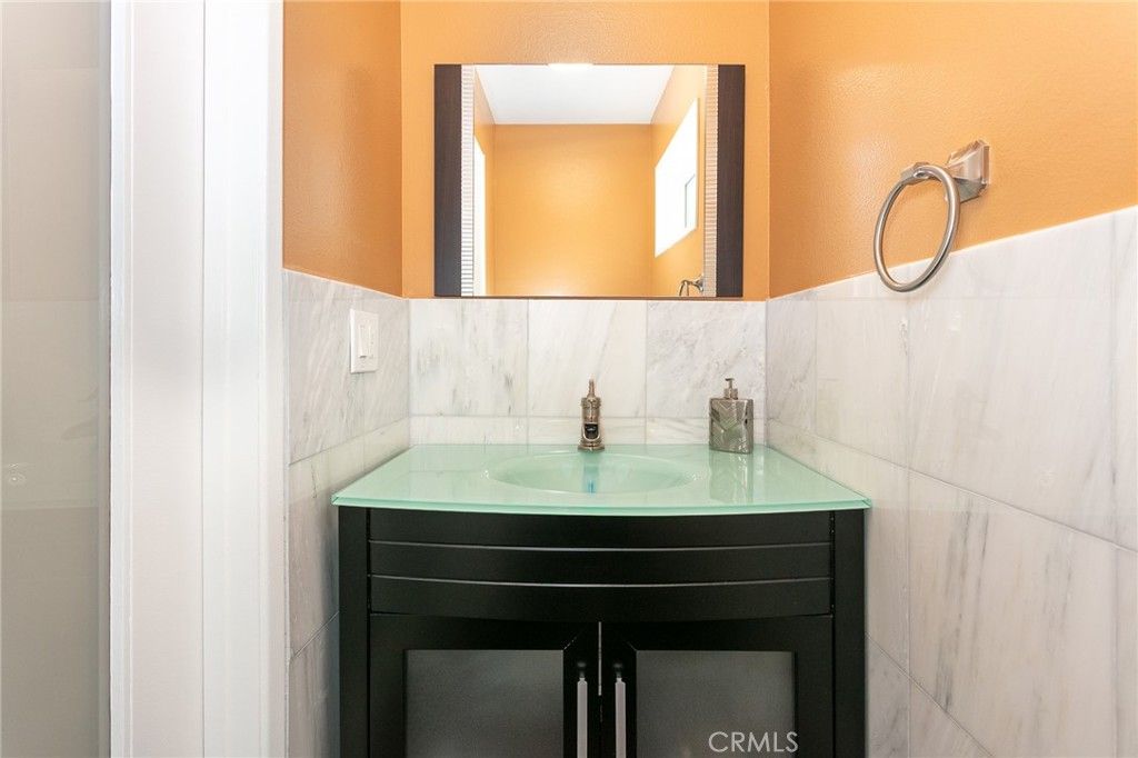 Image 30 of property listing at 20925 Almazan Road, Woodland Hills, CA 91364