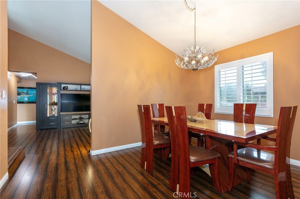 Image 6 of property listing at 20925 Almazan Road, Woodland Hills, CA 91364