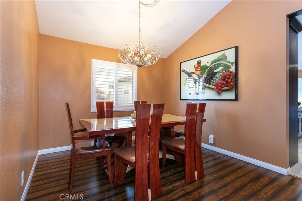 Image 7 of property listing at 20925 Almazan Road, Woodland Hills, CA 91364