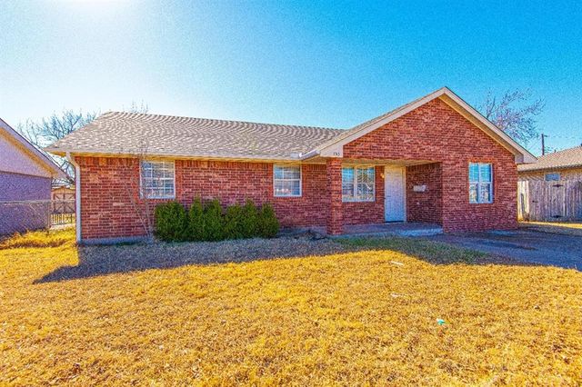 733 N Norman Avenue, Moore, OK 73160