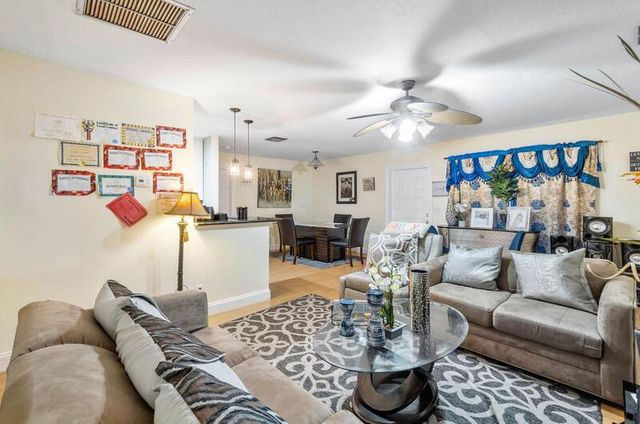 2 CROSSINGS Circle E E, Boynton Beach, FL 33435