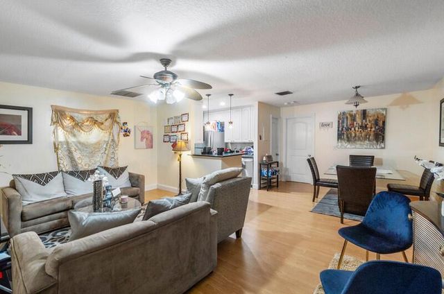 2 CROSSINGS Circle E E, Boynton Beach, FL 33435
