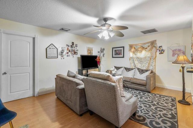 2 CROSSINGS Circle E E, Boynton Beach, FL 33435