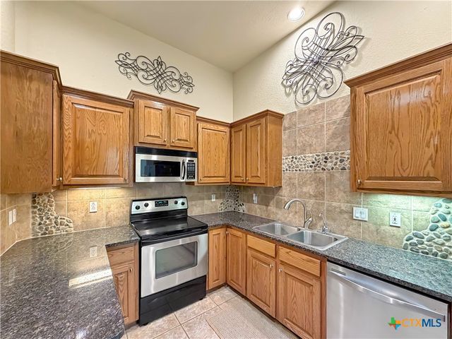 952 Parkview Drive, Canyon Lake, TX 78133