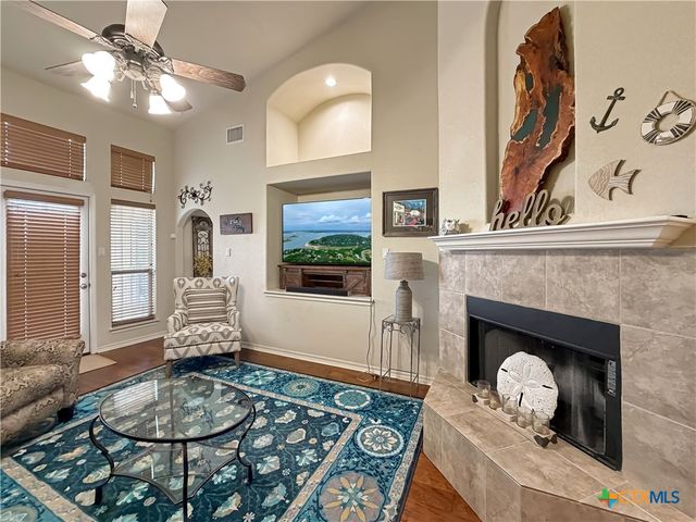 952 Parkview Drive, Canyon Lake, TX 78133