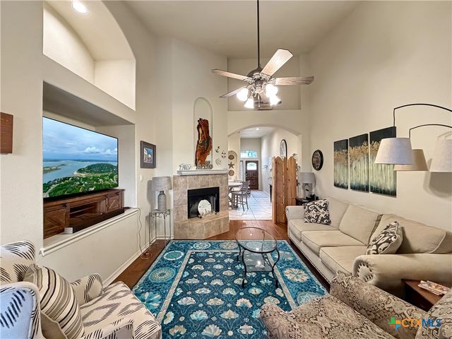 952 Parkview Drive, Canyon Lake, TX 78133