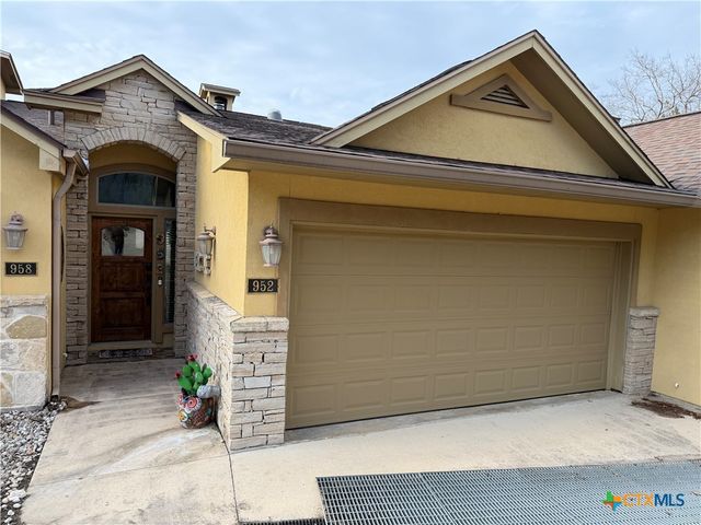 952 Parkview Drive, Canyon Lake, TX 78133