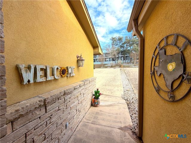 952 Parkview Drive, Canyon Lake, TX 78133