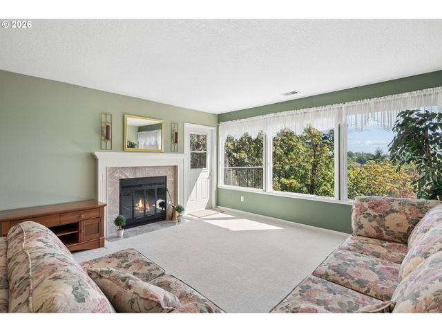7557 N EDGEWATER Ave, Portland, OR 97203