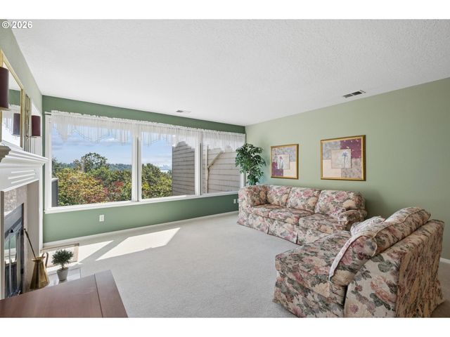 7557 N EDGEWATER Ave, Portland, OR 97203