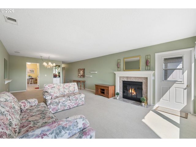 7557 N EDGEWATER Ave, Portland, OR 97203