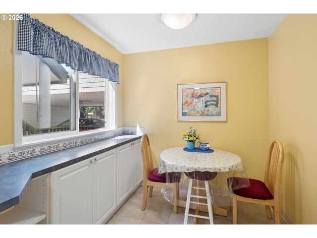 7557 N EDGEWATER Ave, Portland, OR 97203
