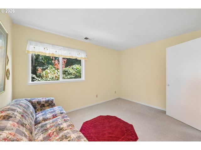 7557 N EDGEWATER Ave, Portland, OR 97203
