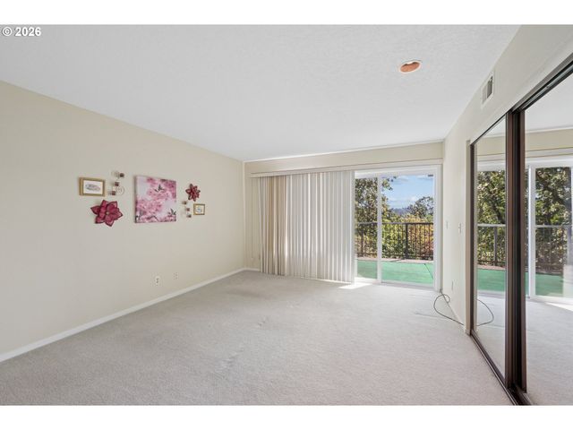 7557 N EDGEWATER Ave, Portland, OR 97203