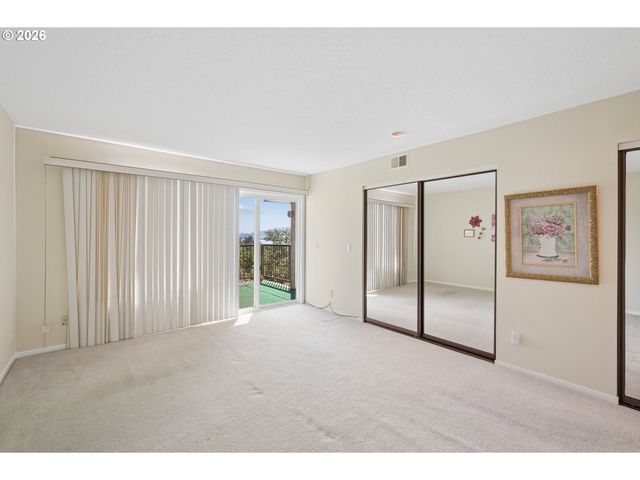 7557 N EDGEWATER Ave, Portland, OR 97203
