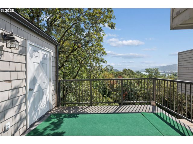 7557 N EDGEWATER Ave, Portland, OR 97203