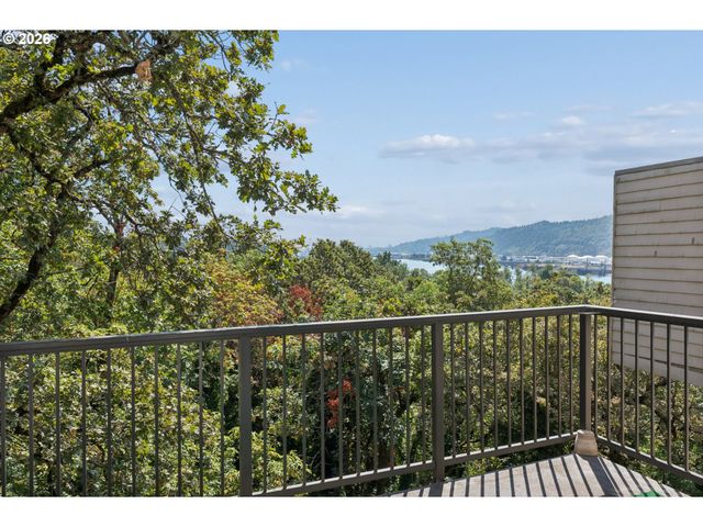 7557 N EDGEWATER Ave, Portland, OR 97203
