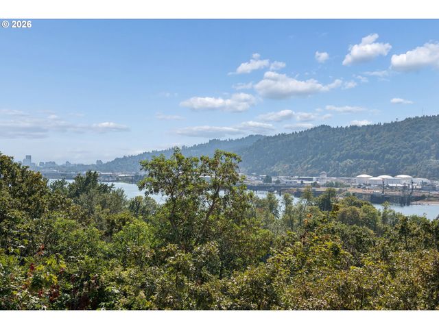 7557 N EDGEWATER Ave, Portland, OR 97203