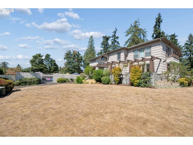 7557 N EDGEWATER Ave, Portland, OR 97203