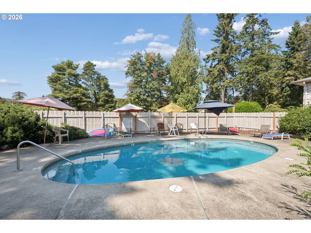 7557 N EDGEWATER Ave, Portland, OR 97203
