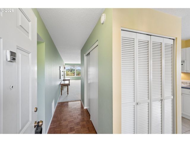 7557 N EDGEWATER Ave, Portland, OR 97203