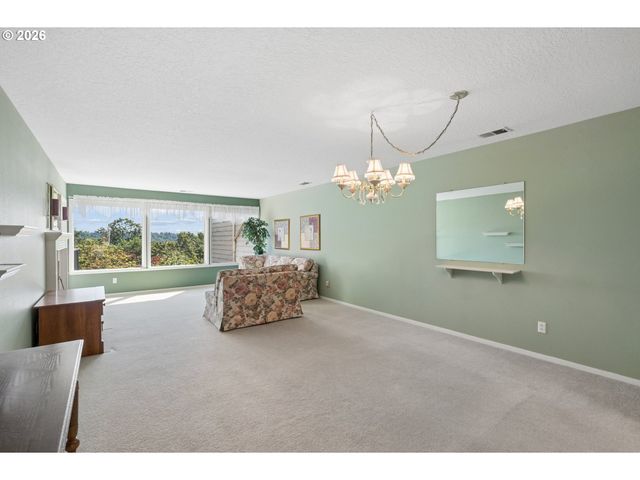 7557 N EDGEWATER Ave, Portland, OR 97203