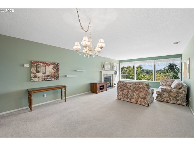 7557 N EDGEWATER Ave, Portland, OR 97203