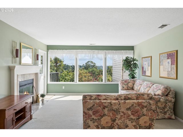 7557 N EDGEWATER Ave, Portland, OR 97203