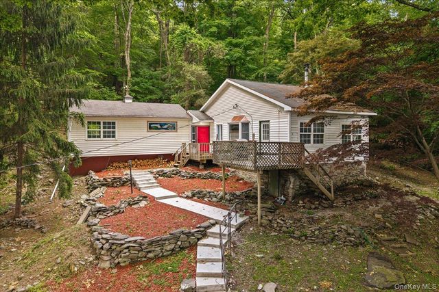 12 Cascade Trail, Monroe, NY 10950
