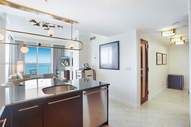 4391 Collins Avenue 709, Miami Beach, FL 33140