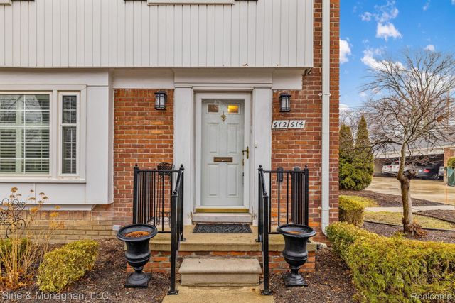 612 Cadieux Road, Grosse Pointe, MI 48230