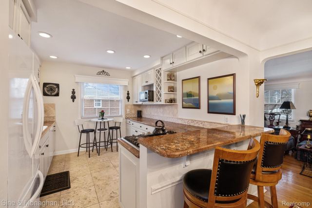 612 Cadieux Road, Grosse Pointe, MI 48230