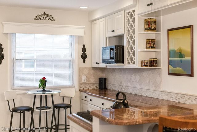 612 Cadieux Road, Grosse Pointe, MI 48230